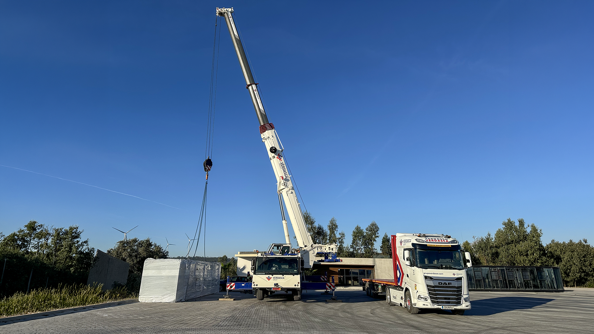 Transporte e montagem de um módulo habicubo
